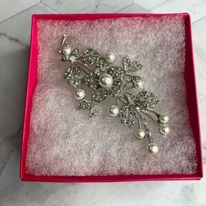 Flower Rhinestone & Faux Pearl Broach New Never Been Worn